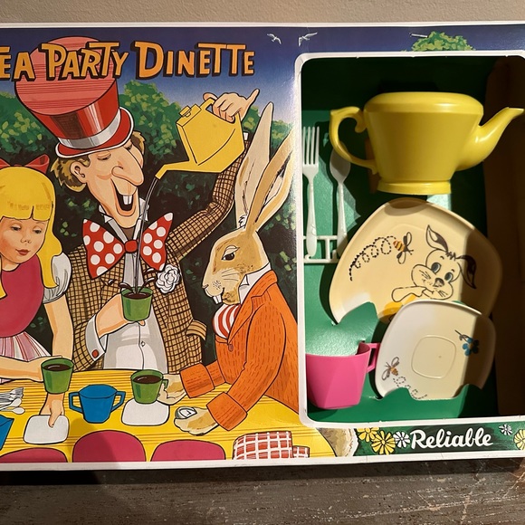 Vintage Alice in Wonderland Tea Party Dinette Playset NIB Reliable Toys - Picture 5 of 5